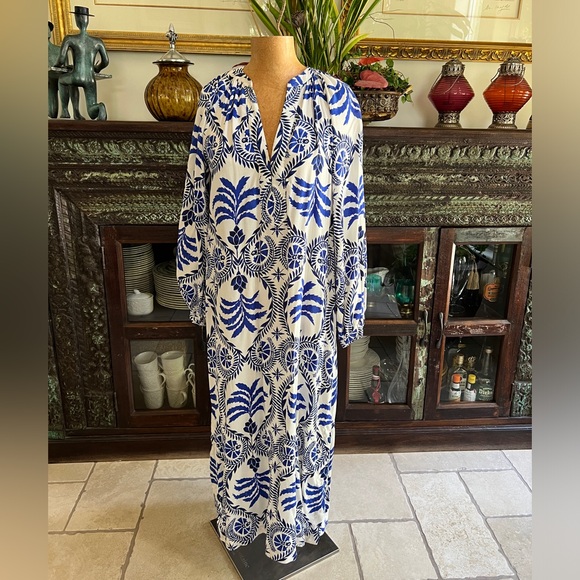 H&M Dresses & Skirts - H&M Print Maxi Dress